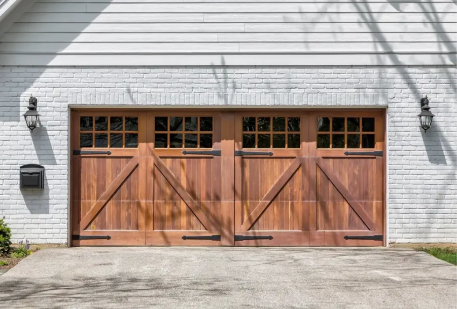 You are currently viewing Energy-Efficient Garage Doors: Save on Heating & Cooling in Bay Area Homes 